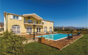 Beautiful Apartment In Divulje With Wifi